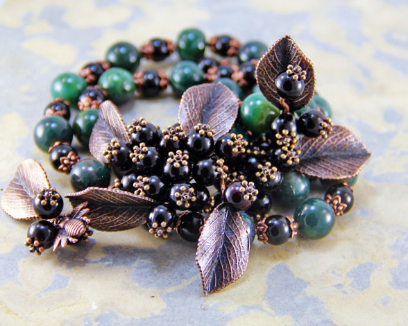 Обои картинки фото разное, украшения,  аксессуары,  веера, бижутерия, украшение, фон, бусы, серьги, ожерелье