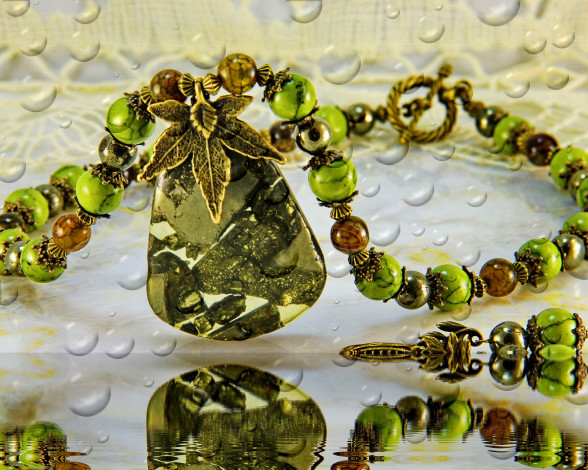 Обои картинки фото разное, украшения,  аксессуары,  веера, бусы, серьги, ожерелье, бижутерия, украшение, фон