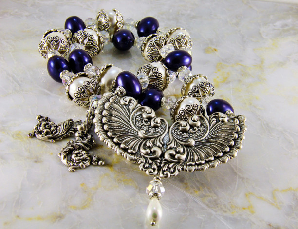 Обои картинки фото разное, украшения,  аксессуары,  веера, бусы, серьги, украшение, фон, бижутерия, ожерелье