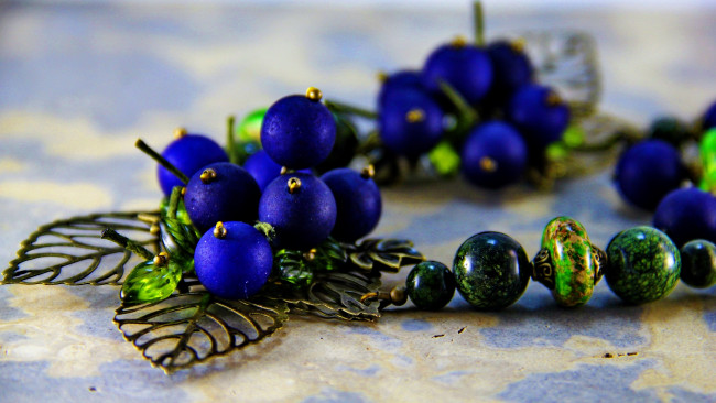 Обои картинки фото разное, украшения,  аксессуары,  веера, бижутерия, украшение, фон, бусы, серьги, ожерелье