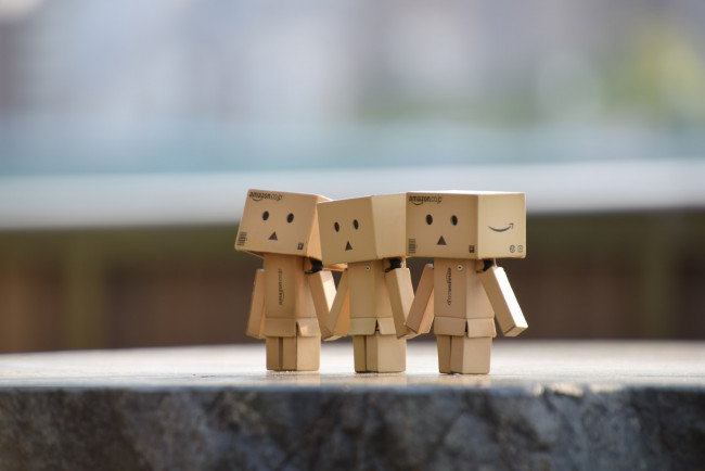 Обои картинки фото разное, данбо , danboard, трио, коробочки, игрушки