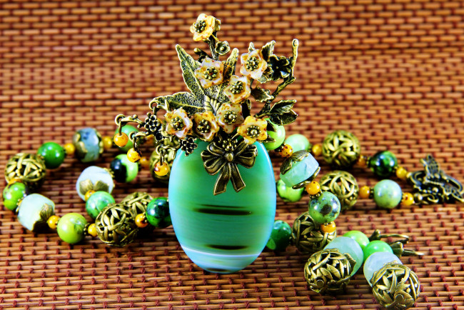 Обои картинки фото разное, украшения,  аксессуары,  веера, бусы, серьги, ожерелье, украшение, фон, бижутерия