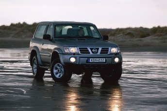 Картинка автомобили nissan datsun