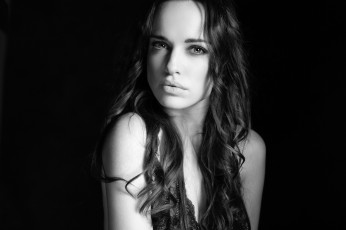 Картинка девушки -unsort+ Черно-белые+обои взгляд лицо