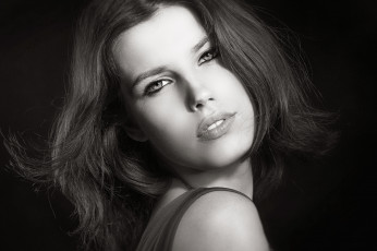 Картинка девушки -unsort+ Черно-белые+обои взгляд лицо