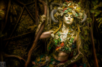 Картинка фэнтези фотоарт нимфа макияж костюм образ лианы рога