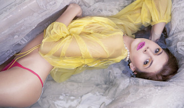 Картинка девушки -unsort+ брюнетки +шатенки взгляд девушка купальник украшение вода эротика бассейн макияж