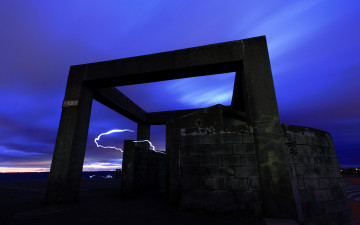 Картинка города -+памятники +скульптуры +арт-объекты небо вечер конструкция здание