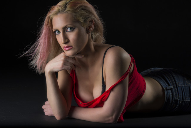 Обои картинки фото девушки, -unsort , блондинки, взгляд, лицо