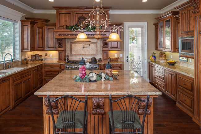 Обои картинки фото интерьер, столовая, стиль, дерево, мебель, люстра, кухня, декор, дизайн