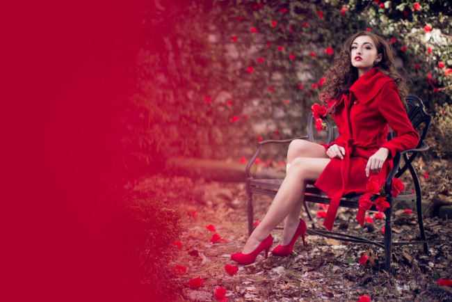 Обои картинки фото sarah miller, девушки, -unsort , брюнетки,  шатенки, поза, девушка, фон, sarah, miller