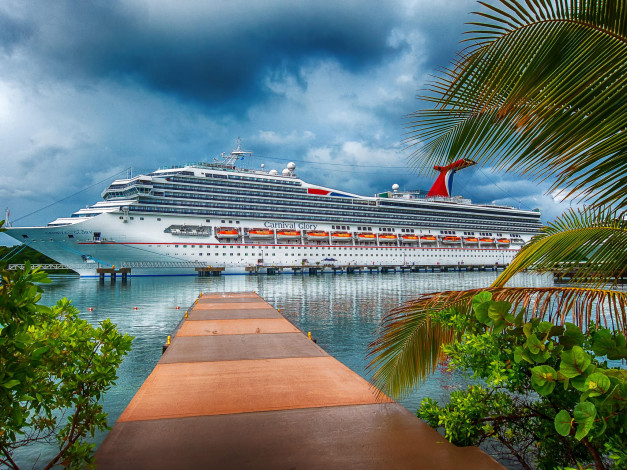 Обои картинки фото корабли, лайнеры, гондурас, остров, роатан, carnival, glory, круизное, судно