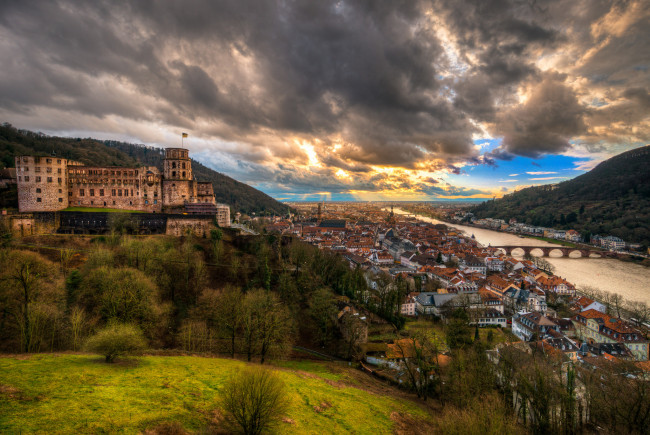 Обои картинки фото heidelberg, города, - панорамы, тучи, мосты, река