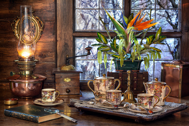 Обои картинки фото еда, натюрморт, лампа, кофемолка, чайный, сервиз
