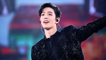 Картинка мужчины xiao+zhan актер наушники пиджак сцена