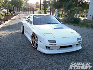 Картинка автомобили выставки уличные фото