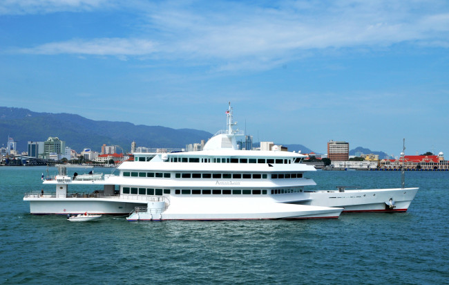 Обои картинки фото корабли, Яхты, вода, белый