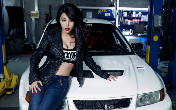 обоя автомобили, -авто с девушками, девушка, взгляд, фон, автомобиль, азиатка