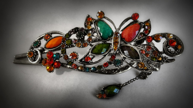 Обои картинки фото разное, украшения,  аксессуары,  веера, брошь, самоцветы