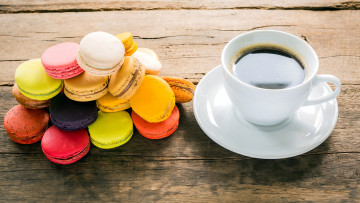 Картинка еда макаруны печенье лакомство кофе ассорти