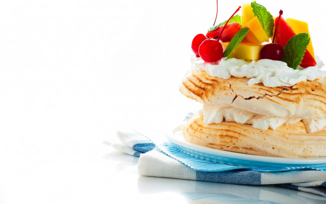 Обои картинки фото еда, мороженое,  десерты, лакомство, десерт, вишня, сливки, безе