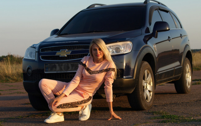 Обои картинки фото автомобили, -авто с девушками, chevrolet, captiva