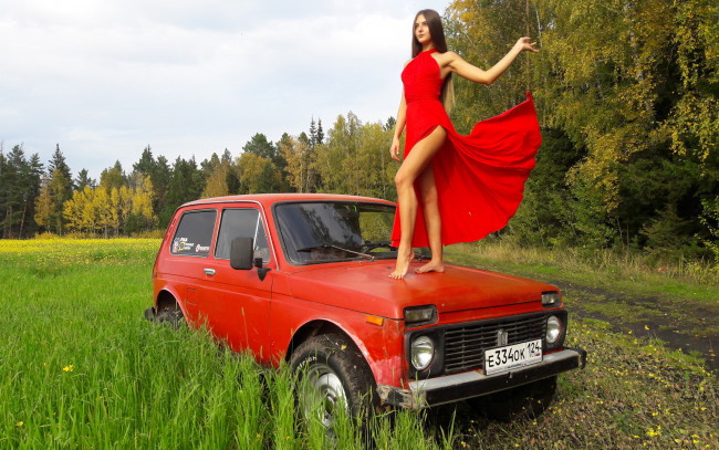 Обои картинки фото автомобили, -авто с девушками, lada, 4x4, нива, красавица, лето