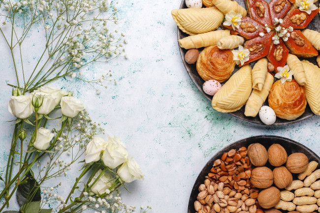 Обои картинки фото еда, разное, цветы, розы, выпечка, восточные, сладости, орешки