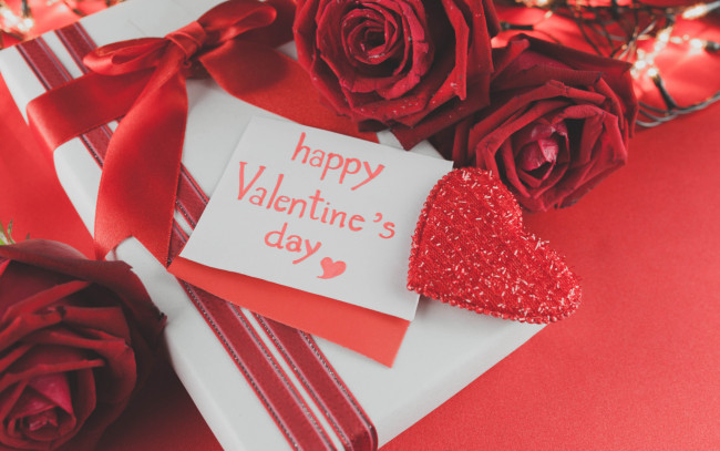Обои картинки фото праздничные, день святого валентина,  сердечки,  любовь, коробка, сердечки, открытка, розы