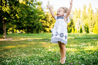 Картинка разное дети девочка лужайка