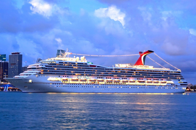 Обои картинки фото корабли, лайнеры, лайнер, вечер, огни, круиз