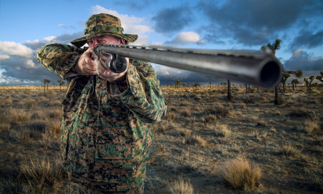 Обои картинки фото мужчины, unsort, охотник, камуфляж, ружьё, сафари