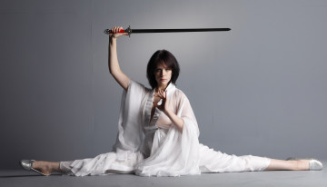 Картинка девушки -unsort+ девушки+с+оружием фон девушка меч взгляд