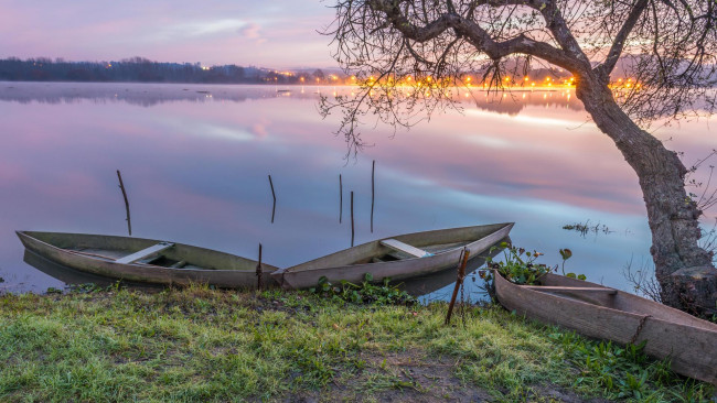 Обои картинки фото корабли, лодки,  шлюпки, закат, река, лодка, деревья, берег