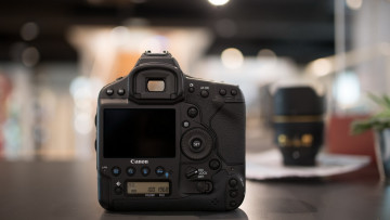 Картинка бренды canon зеркалка фотоаппарат экран