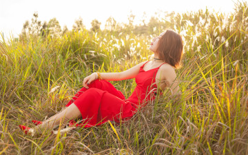 Картинка бестия девушки -+азиатки девушка женщина шатенка темноволосая сексуальная модель звезда позирует разная обувь верхняя стильная одежда нижнее эротическое бельё трусы лифчик колготки чулки аксессуары макияж и множество элементов на фотографии