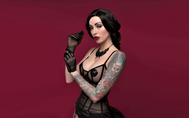 Обои картинки фото девушки, valery himera , lera himera, образ, ожерелье, белье, перчатки, тату