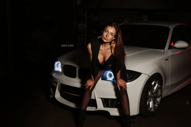 Обои картинки фото бестия, автомобили, -авто с девушками, девушка, женщина, шатенка, темноволосая, сексуальная, модель, звезда, позирует, разная, обувь, верхняя, стильная, одежда, нижнее, эротическое, бельё, трусы, лифчик, колготки, чулки, аксессуары, макияж, и, множество, элементов, на, фотографии