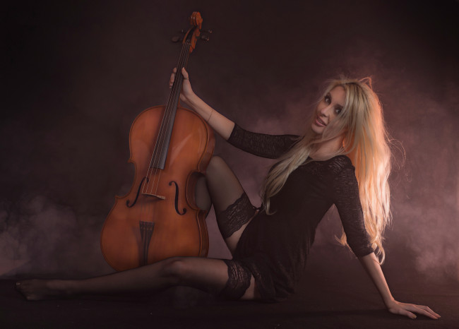 Обои картинки фото бестия, девушки, - блондинки,  светловолосые, девушка, женщина, блондинка, светловолосая, сексуальная, модель, звезда, позирует, разная, обувь, верхняя, стильная, одежда, нижнее, эротическое, бельё, трусы, лифчик, колготки, чулки, аксессуары, макияж, и, множество, элементов, на, фотографии