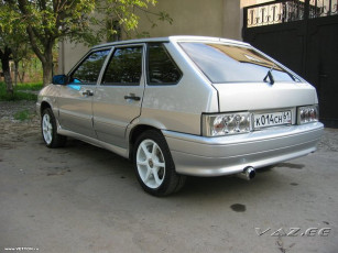 Картинка автомобили выставки уличные фото