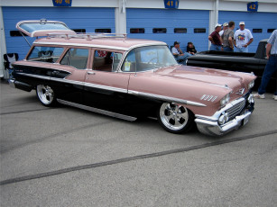 Картинка автомобили выставки уличные фото