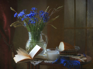 Картинка еда натюрморт васильки хлеб молоко книга
