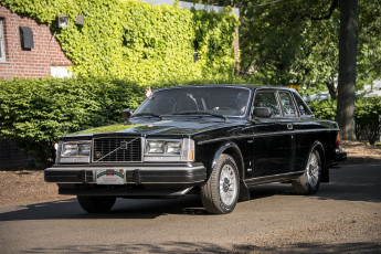 Картинка volvo+262 +1981 автомобили volvo выставка автошоу автопробег