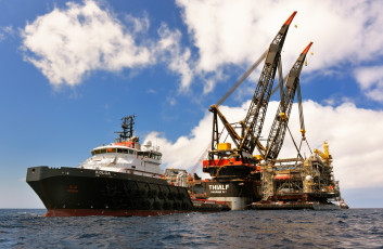 Картинка корабли баркасы+ +буксиры транспортировка буровая буксир море