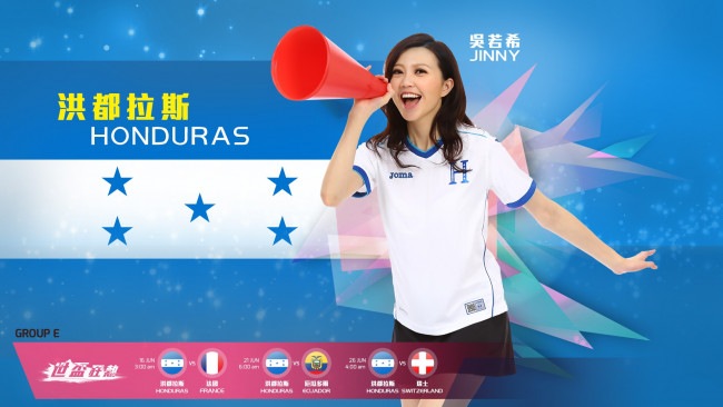 Обои картинки фото спорт, футбол, девушка, улыбка