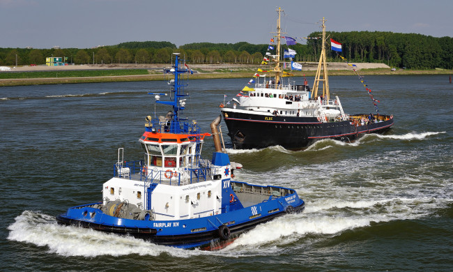 Обои картинки фото корабли, баркасы ,  буксиры, канал, буксиры