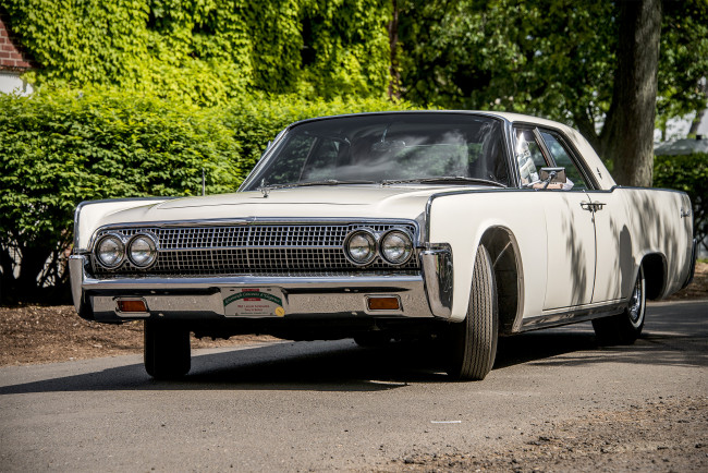 Обои картинки фото lincoln continental,  1963, автомобили, lincoln, автопробег, выставка, автошоу