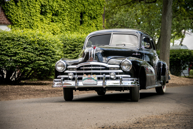 Обои картинки фото pontiac streamliner deluxe, автомобили, классика, автопробег, выставка, автошоу