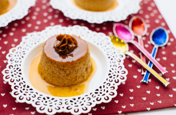 Картинка еда пирожные +кексы +печенье ложки лакомство крем карамель десерт