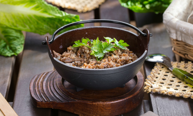 Обои картинки фото еда, вторые блюда, миска, петрушка, гречка, каша